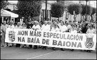 Cabecera de la manifestacin celebrada ayer en Baiona. / miguel nez